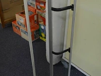 Staander voor grote rol inpakpapier - afbeelding 2 van  3