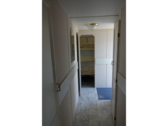 Stacaravan met inhoud - afbeelding 30 van  43