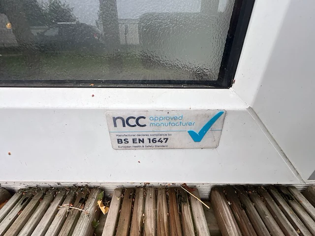 Stacaravan willerey, type lumic 32 x 12 2 bed, 2 slaapkamers, badkamer, gasketel, volledig ingebouwde keuken inclusief meubels, met tuinhuis pvc ketter, waterton - afbeelding 19 van  73