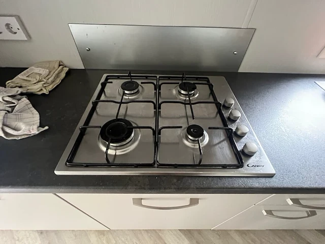 Stacaravan willerey, type lumic 32 x 12 2 bed, 2 slaapkamers, badkamer, gasketel, volledig ingebouwde keuken inclusief meubels, met tuinhuis pvc ketter, waterton - afbeelding 24 van  73
