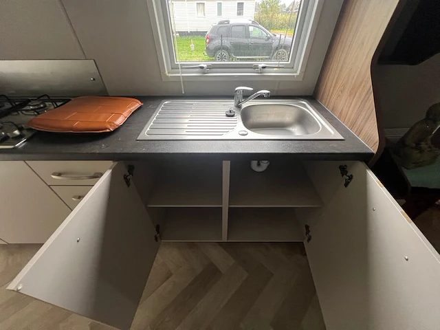 Stacaravan willerey, type lumic 32 x 12 2 bed, 2 slaapkamers, badkamer, gasketel, volledig ingebouwde keuken inclusief meubels, met tuinhuis pvc ketter, waterton - afbeelding 32 van  73