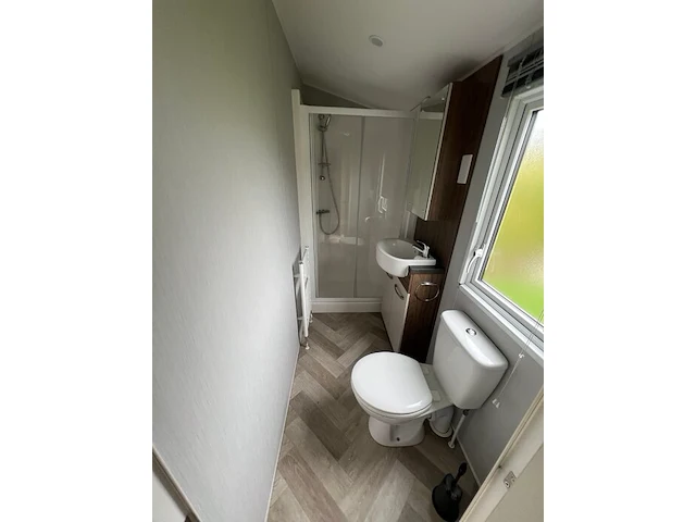 Stacaravan willerey, type lumic 32 x 12 2 bed, 2 slaapkamers, badkamer, gasketel, volledig ingebouwde keuken inclusief meubels, met tuinhuis pvc ketter, waterton - afbeelding 42 van  73
