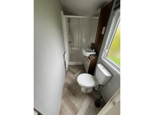 Stacaravan willerey, type lumic 32 x 12 2 bed, 2 slaapkamers, badkamer, gasketel, volledig ingebouwde keuken inclusief meubels, met tuinhuis pvc ketter, waterton - afbeelding 43 van  73