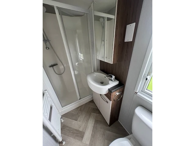 Stacaravan willerey, type lumic 32 x 12 2 bed, 2 slaapkamers, badkamer, gasketel, volledig ingebouwde keuken inclusief meubels, met tuinhuis pvc ketter, waterton - afbeelding 46 van  73