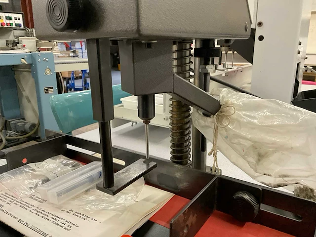 Stago pb1006 papierboormachine - afbeelding 4 van  7