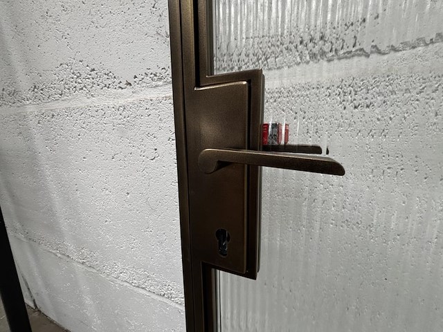 Stalen binnendeur met vast paneel afgemastikeerd - afbeelding 2 van  7