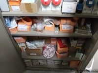 Stalen kast met inhoud, wo. divers elektratoebehoren - afbeelding 3 van  3