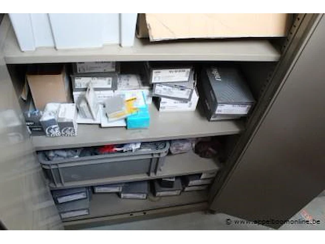 Stalen kast met inhoud, wo. divers elektratoebehoren - afbeelding 3 van  4
