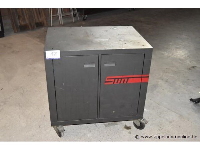 Stalen kast op wielen - afbeelding 1 van  1