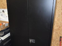 Stalen kast - afbeelding 1 van  1