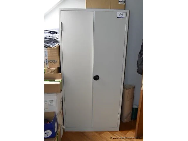 Stalen opbergkast (staande op eerste verdieping) - afbeelding 1 van  1