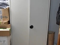 Stalen opbergkast (staande op eerste verdieping) - afbeelding 1 van  1