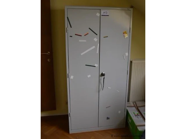 Stalen opbergkast (staande op eerste verdieping) - afbeelding 1 van  1
