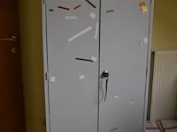 Stalen opbergkast (staande op eerste verdieping) - afbeelding 1 van  1