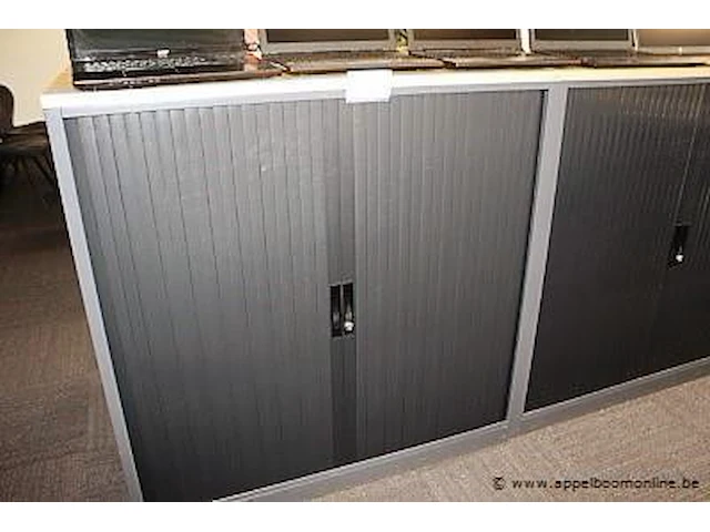 Stalen opbergkast vv jalouziedeuren, afm plm 120x45x120cm - afbeelding 1 van  1