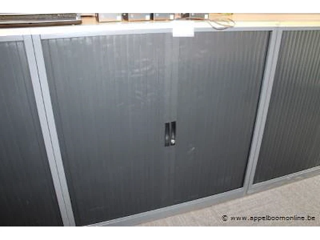 Stalen opbergkast vv jalouziedeuren, afm plm 120x45x120cm - afbeelding 1 van  1