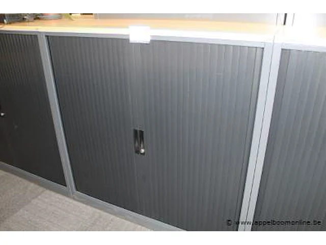 Stalen opbergkast vv jalouziedeuren, afm plm 120x45x120cm - afbeelding 1 van  1