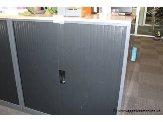 Stalen opbergkast vv jalouziedeuren, afm plm 120x45x120cm - afbeelding 1 van  1