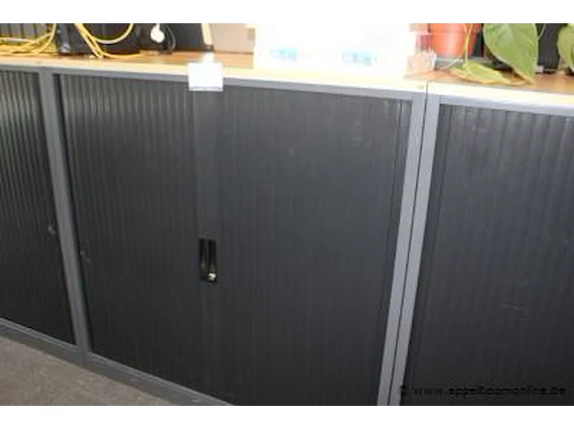 Stalen opbergkast vv jalouziedeuren, afm plm 120x45x120cm - afbeelding 1 van  1