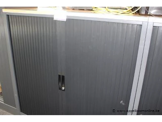 Stalen opbergkast vv jalouziedeuren, afm plm 120x45x120cm - afbeelding 1 van  1