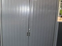 Stalen opbergkast vv jalouziedeuren, afm plm 120x45x198cm - afbeelding 1 van  2