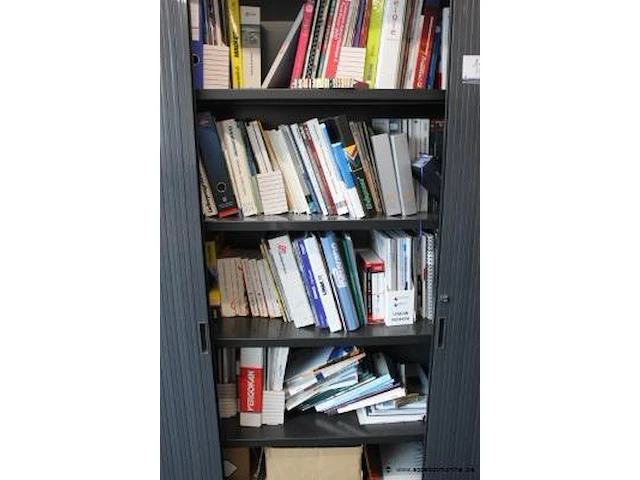 Stalen opbergkast vv jalouziedeuren, afm plm 120x45x198cm - afbeelding 2 van  2