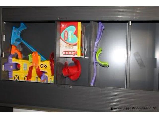 Stalen opbergkast vv jalouziedeuren, afm plm 120x45x198cm - afbeelding 2 van  2