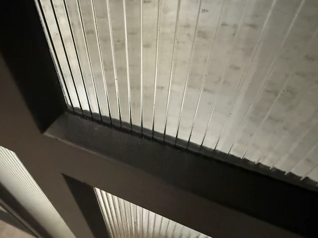 Stalen pivoterende binnendeur ral 8022 - afbeelding 5 van  13