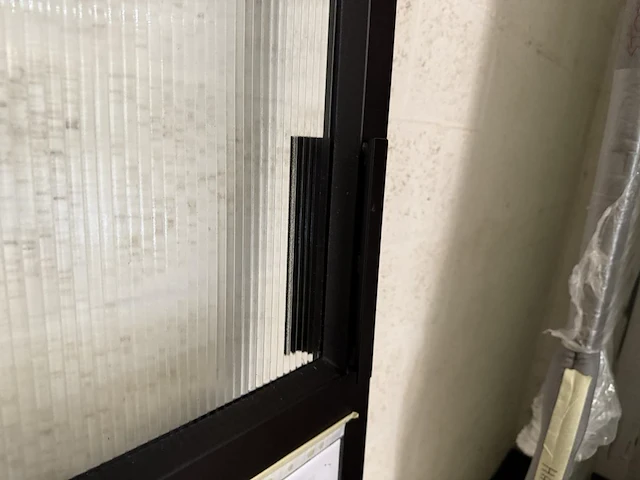 Stalen pivoterende binnendeur ral 8022 - afbeelding 9 van  13