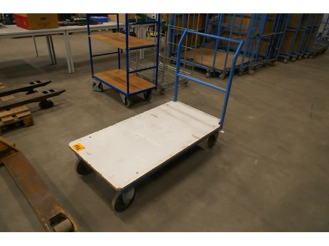 Stalen plateauwagen - afbeelding 1 van  4