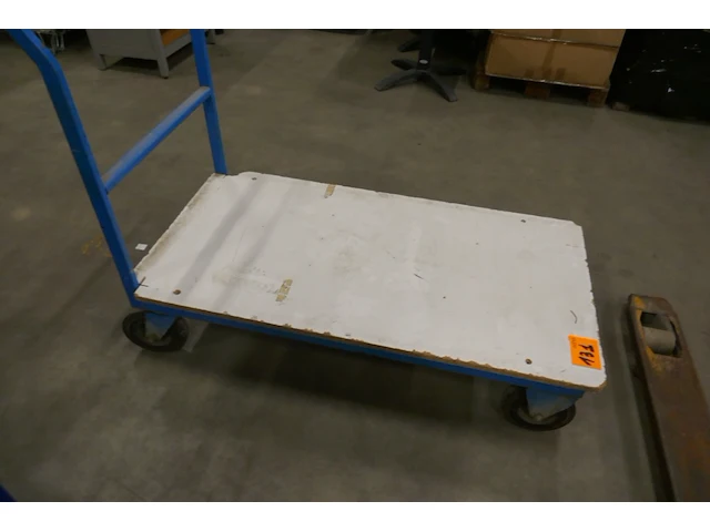 Stalen plateauwagen - afbeelding 4 van  4