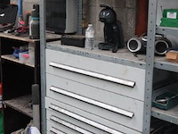 Stalen stelling inhoudende divers materiaal en gereedschap - afbeelding 4 van  6
