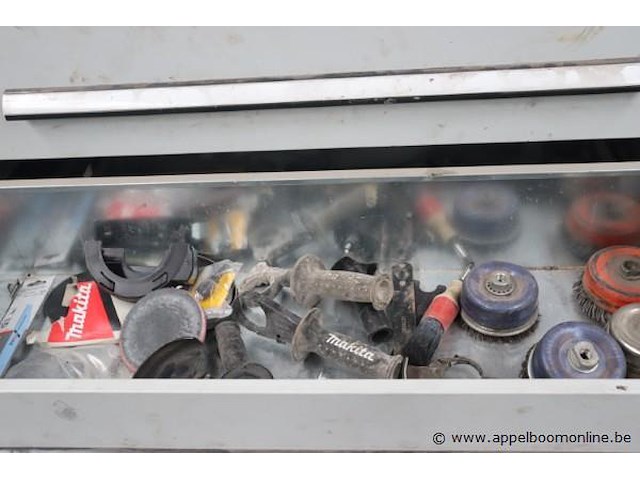 Stalen stelling inhoudende divers materiaal en gereedschap - afbeelding 5 van  6
