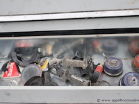 Stalen stelling inhoudende divers materiaal en gereedschap - afbeelding 5 van  6