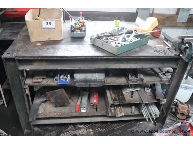 Stalen wekbank vv bankvijs en gereedschap - afbeelding 1 van  2