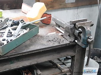 Stalen wekbank vv bankvijs en gereedschap - afbeelding 2 van  2