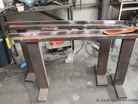 Stalen werktafel met inhoud wo gereedschappen, boren enz - afbeelding 4 van  4
