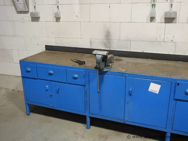 Stalen werktafel vv bankvijs - afbeelding 2 van  3