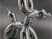 Standbeeld van jeff koons "balloon dog" (zilver) - afbeelding 2 van  8