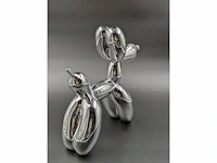 Standbeeld van jeff koons "balloon dog" (zilver) - afbeelding 3 van  8