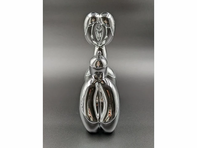Standbeeld van jeff koons "balloon dog" (zilver) - afbeelding 4 van  8