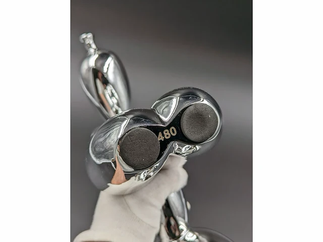 Standbeeld van jeff koons "balloon dog" (zilver) - afbeelding 6 van  8