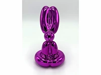 Standbeeld van jeff koons "rabbit" (magenta) - afbeelding 5 van  7