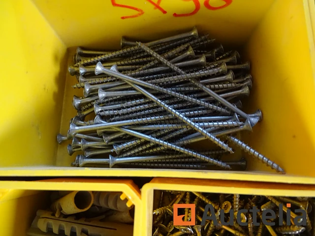 Stanley box met verschillend bevestigingsmiddelen - afbeelding 5 van  12