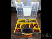Stanley box met verschillend bevestigingsmiddelen - afbeelding 7 van  12