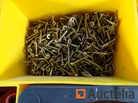 Stanley box met verschillend bevestigingsmiddelen - afbeelding 11 van  12