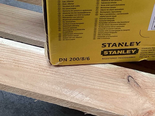 Stanley d200/8/6 luchtcompressor 1,5 pk, draagbaar, 8 bar, met accessoires - afbeelding 7 van  7