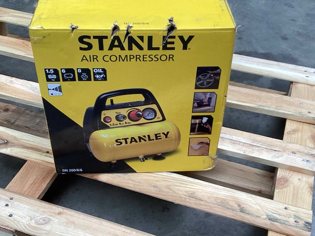 Stanley d200/8/6 luchtcompressor 1,5 pk, draagbaar, 8 bar, met accessoires - afbeelding 1 van  7