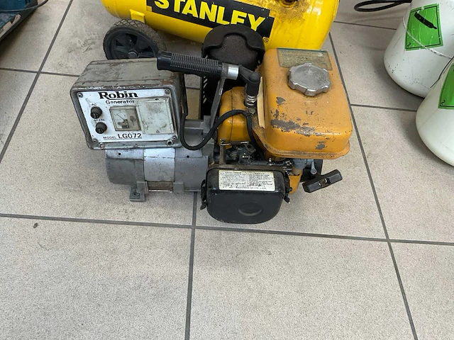 Stanley dl250/10/24 luchtcompressor - afbeelding 7 van  9