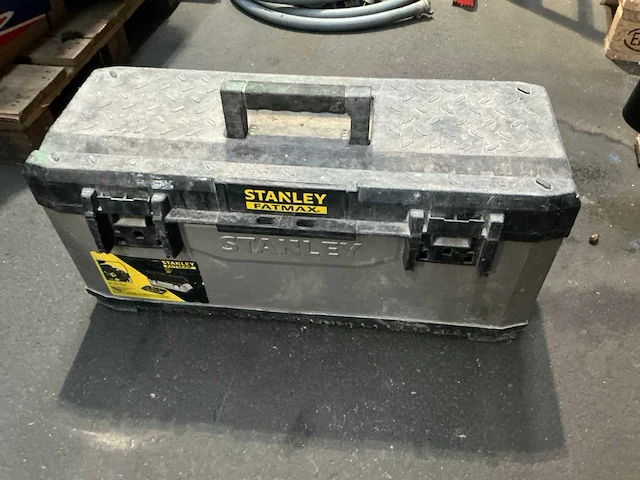 Stanley fat max gereedschapskoffer - afbeelding 1 van  4
